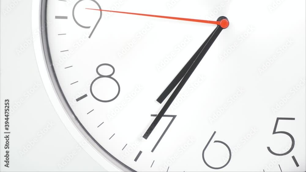 Close up Modern silver watch on white background , Seven o'clock Time lapse 20 minutes.
Close up Modern silver watch on white background , Seven o'clock Time lapse 20 minutes.