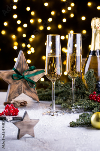 Photography Two glasses of sparkling champagne at New year eve night with clock and bokeh background