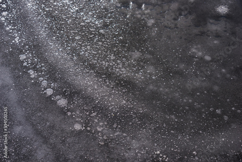 Eisfläche mit Schneekristallen photo