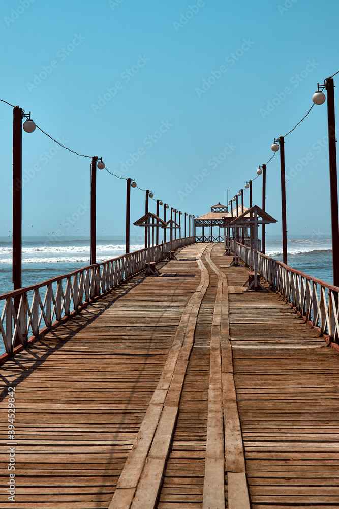 Muelle de la playa de Huanchaco en Trujillo - Perú