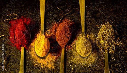 Fototapeta Naklejka Na Ścianę i Meble -  Condimentos y especies de colores