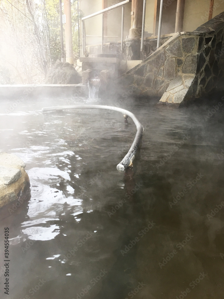 日本の秘湯の露天風呂