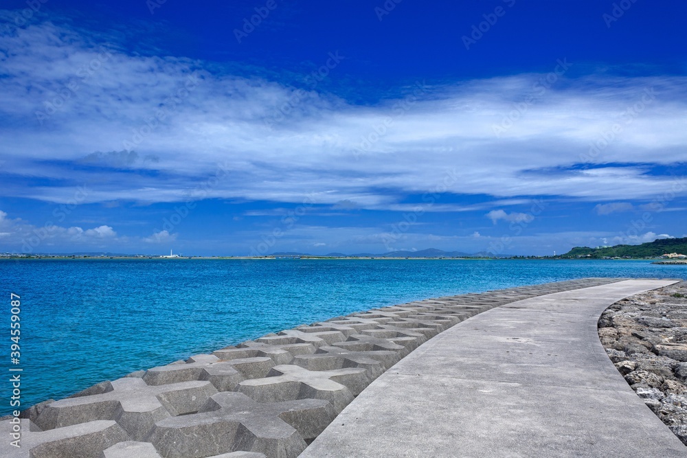 沖縄県・うるま市 夏の浜比嘉島の風景