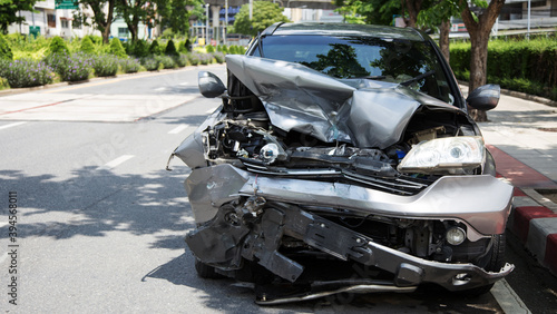 фотографія close up cash car braking on road