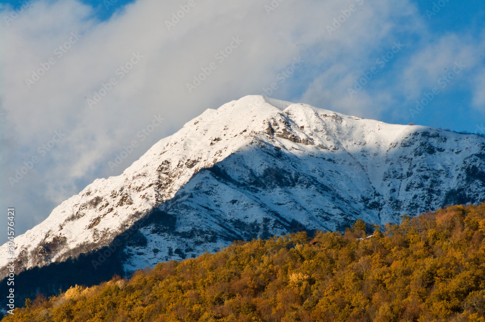 Obraz premium snow covered mountains