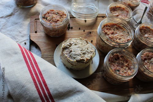 Préparation des pâtés en conserve, pâté de porc au foie gras