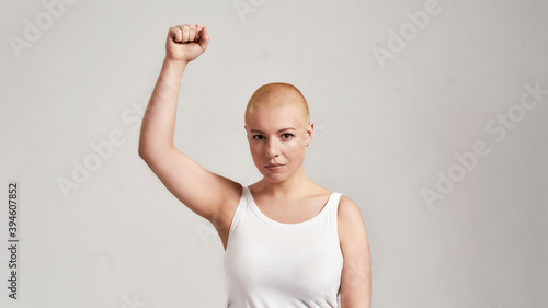 Εκτύπωση καμβά Portrait of attractive young caucasian woman with shaved head wearing white shir