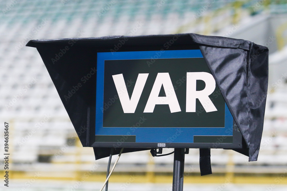  System video assistant referee (VAR)  - obrazy, fototapety, plakaty 