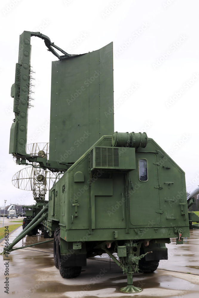 Obraz premium Military mobile radar vehicle 35D6