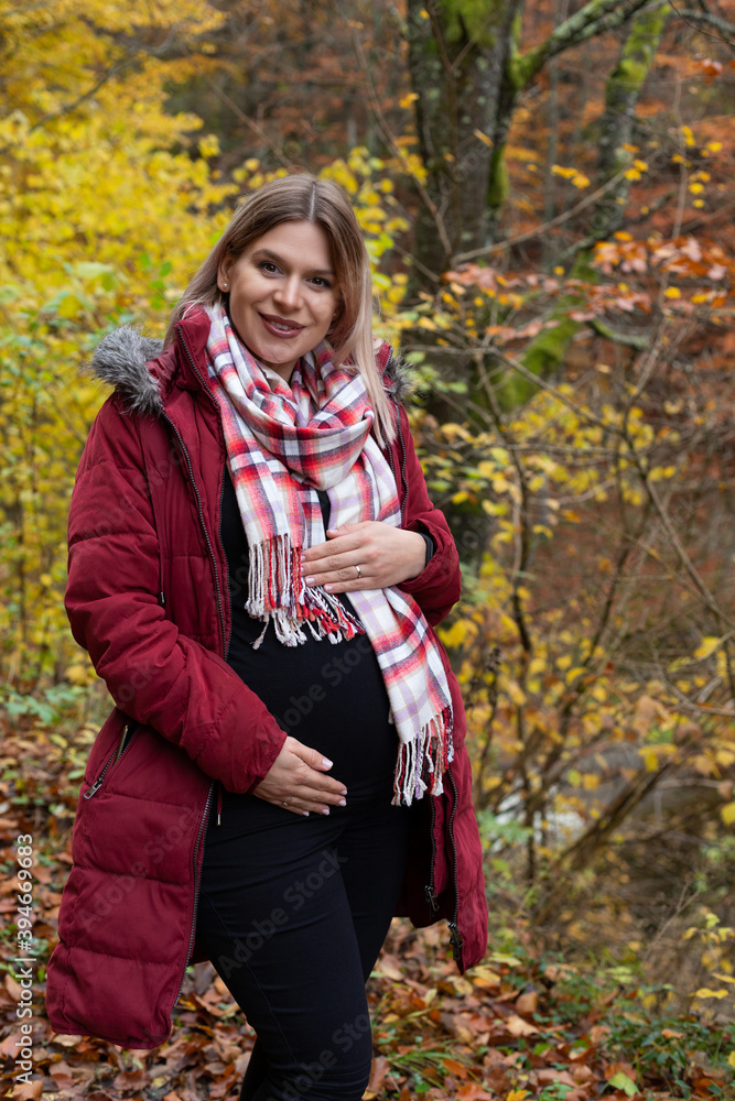 Maternity photo shooting in november outdoor