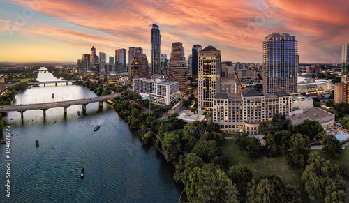 Fototapeta Naklejka Na Ścianę i Meble -  Austin Texas with a brilliant sunset