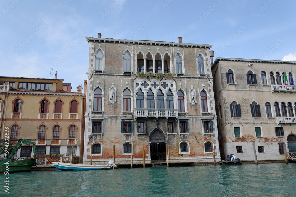 Venise, Italie, 27 février 2014 : Palais sur le Grand Canal aux multiples fênetres mauresques