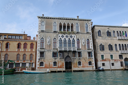 Venise, Italie, 27 février 2014 : Palais sur le Grand Canal aux multiples fênetres mauresques