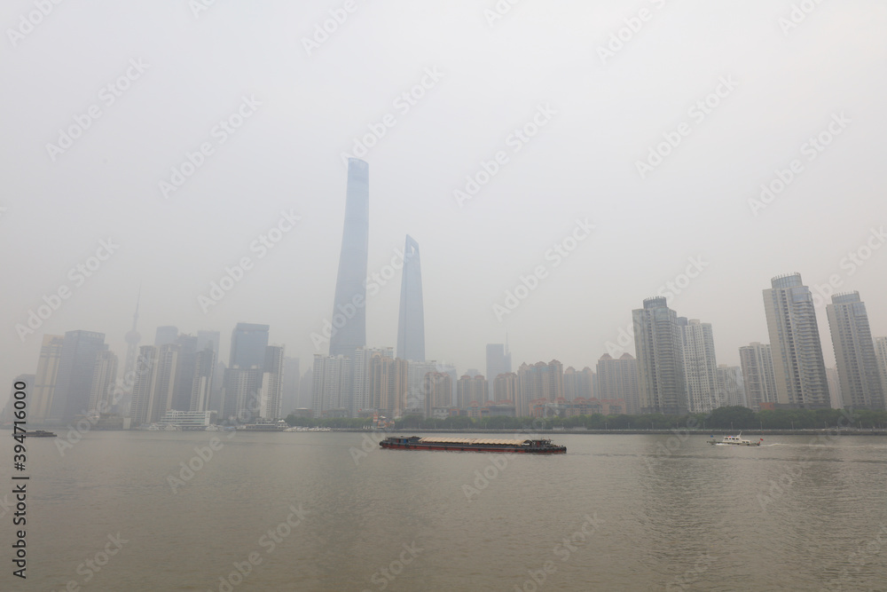 Obraz premium Shanghai Bund in Haze, Shanghai City, China