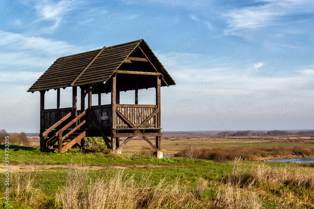 Rzeka Biebrza w promieniach jesiennego słońca, Podlasie, Polska Rzeka Biebrza w promieniach jesiennego słońca, Podlasie, Polska