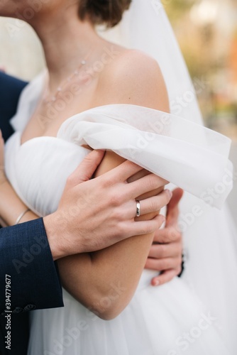 Canvastavla hands of bride