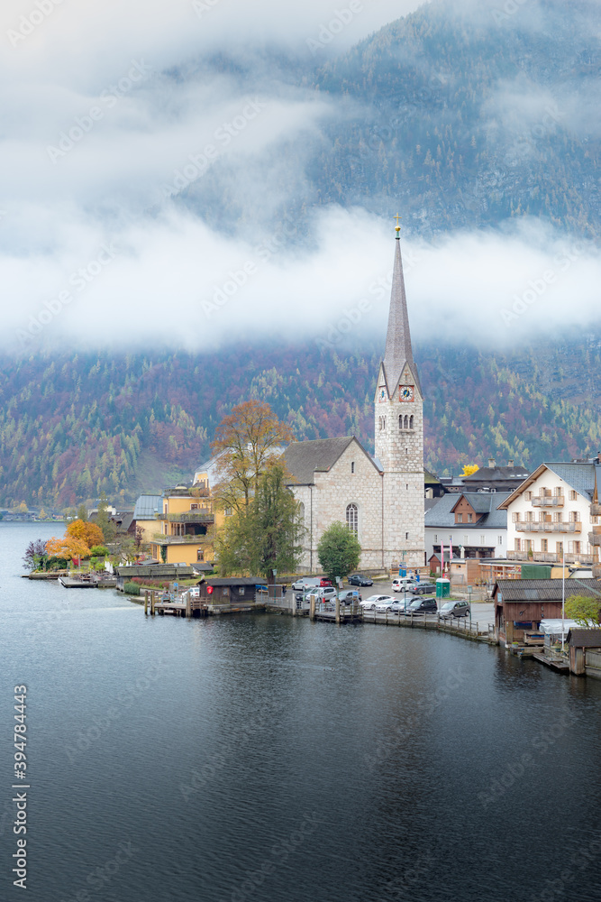 Naklejka premium Autumn view Of Hallstatt village, Austria