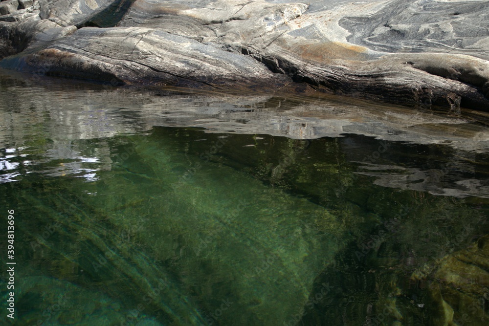 Farbenspiel im Fluss Farbenspiel im Fluss