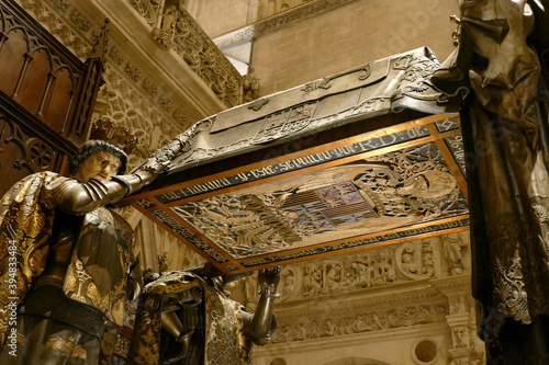 Tableau sur toile Mausoleum of Christopher Columbus in Sevilla