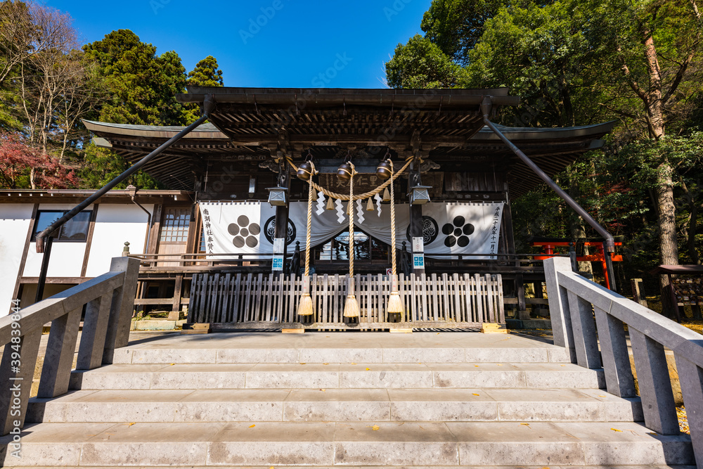 日本　紅葉の福島南湖神社本殿