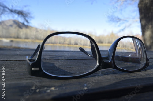 Fototapeta Naklejka Na Ścianę i Meble -  glasses on the bench