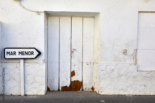 Tableau sur toile Road sign in San Pedro del Pinatar, Murcia, Spain.