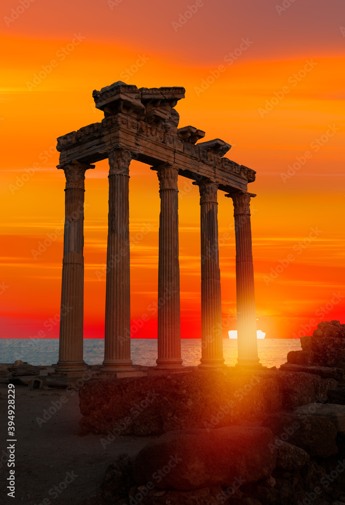 Fototapeta premium Temple of Apollo in Side antique city - Side, Antalya