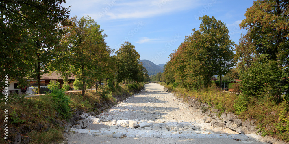 Φωτογραφία Ausgetrocknetes Bachbett am Tegernsee, Oberbayern, Bayern, Deutschland, Europa
