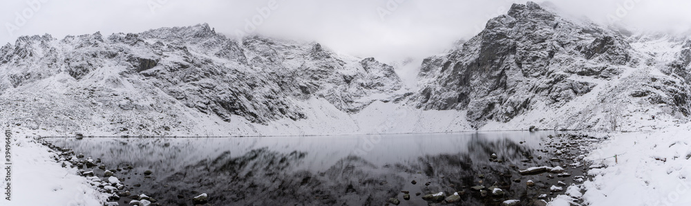 Obraz premium Snow-covered winter mountain lake at Eye of the Sea or Morskie Oko, Poland tatras mountain