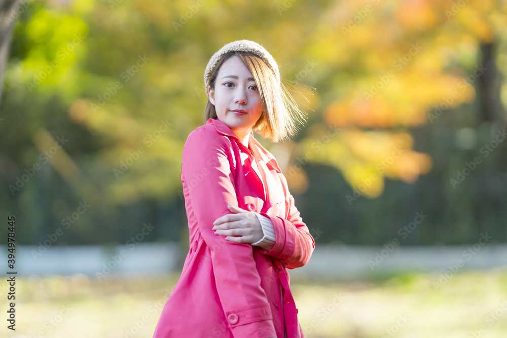 見つめる女性 秋 見つめる女性 秋
