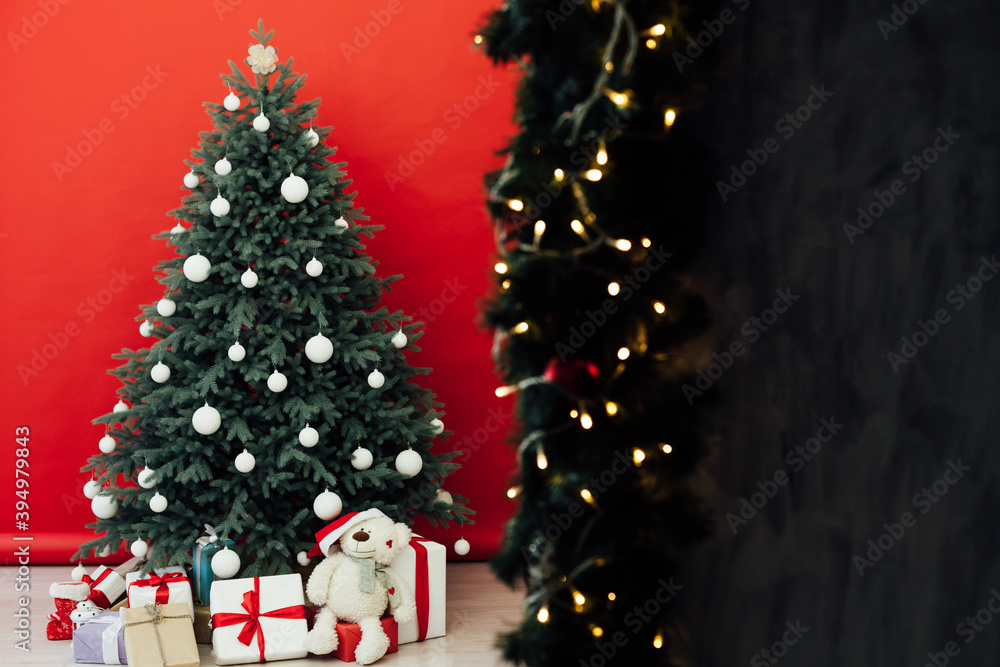 Obraz premium Christmas tree with presents underneath in living room. White room.