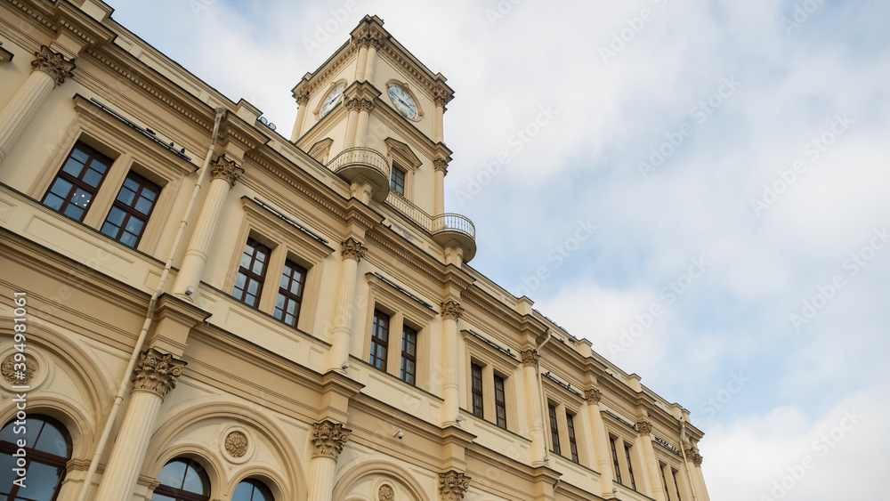 Obraz premium european architecture of ancient medieval historical building used for metro train station in moscow, russia
