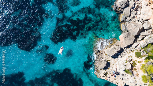 Luftaufnahme, Cala d'es Moro, Felsenküste bei Cala de s'Almonia, Naturschutzgebiet Cala Llombards, Mallorca, Balearen, Spanien