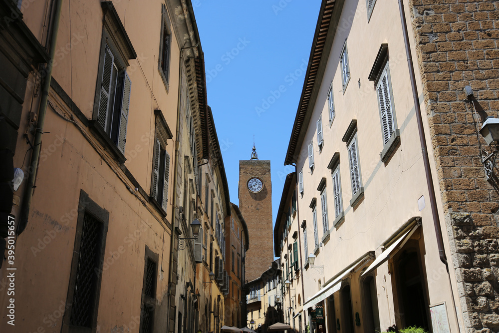 Fototapeta premium Alley in the city of Orvieto, Italy