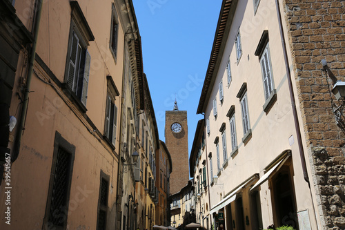Fototapeta Naklejka Na Ścianę i Meble -  Alley in the city of Orvieto, Italy