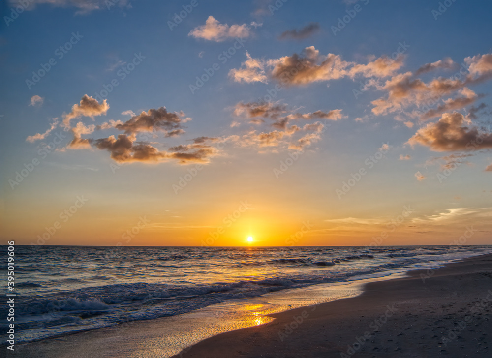 Fototapeta premium Sunset oiver the Gulf of Mexico from Sanibel Island Florida in the United States