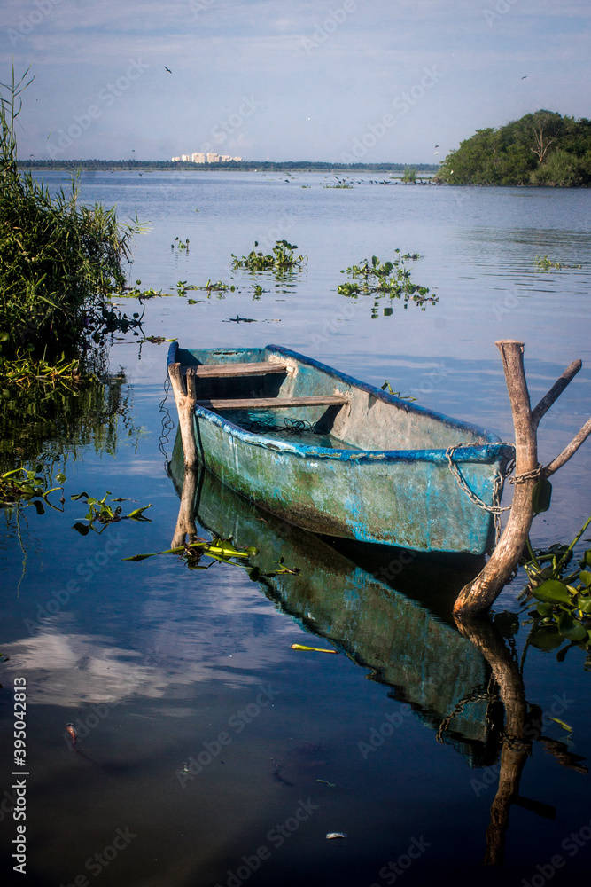 Fototapeta premium lancha sobre laguna de Acapulco