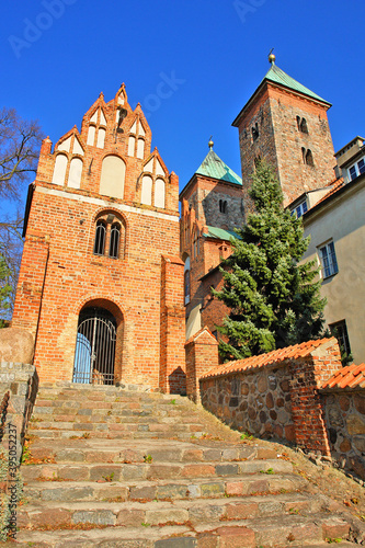  Romański kościół rzymskokatolicki w Czerwińsku nad Wisłą, Polska photo