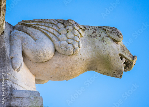 Fotografía Gargoyle Resembling An Animal With Multiple Characteristics in Alcobaça, Portuga