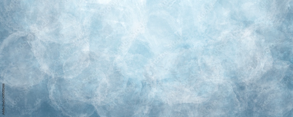 Sfondo blu acquerello con trama nuvolosa e grunge marmorizzato, nebbia morbida e illuminazione nebulosa e colori pastello. Banner web lungo. - obrazy, fototapety, plakaty 