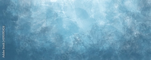 Sfondo blu acquerello con trama nuvolosa e grunge marmorizzato, nebbia morbida e illuminazione nebulosa e colori pastello. Banner web lungo. photo