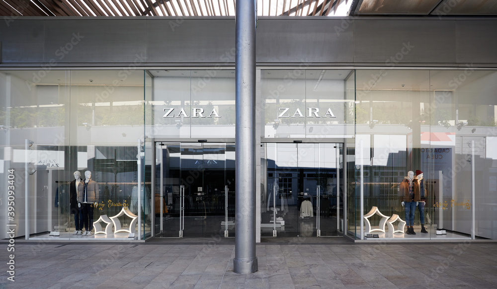 BARCELONA, SPAIN -22/11/2020- Zara store in a shopping center in Barcelona.  Zara is one of the largest international fashion firms and is the flagship  chain of the Inditex group. Stock Photo