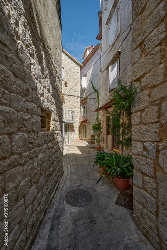 Fototapeta Naklejka Na Ścianę i Meble -  Beautiful city of Trogir, Croatia, narrow streets of the old town	
