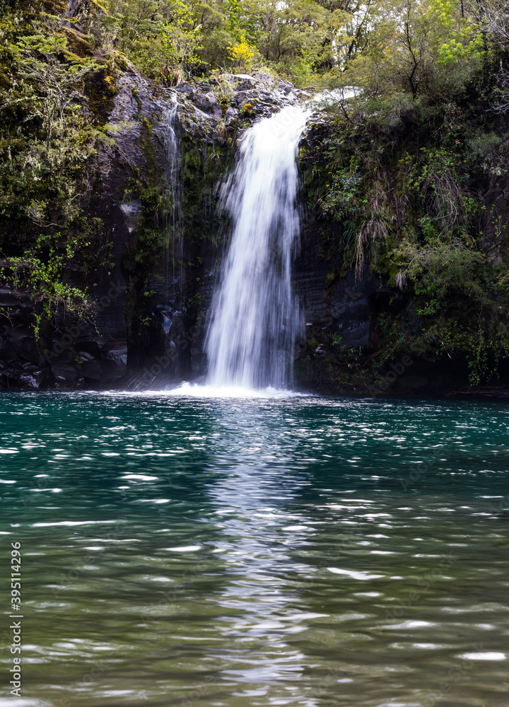 cascade eau turquoise chili