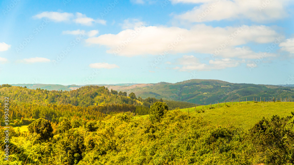 Paisaje de naturaleza con cielo nublado vista a un cerco Paisaje de naturaleza con cielo nublado vista a un cerco