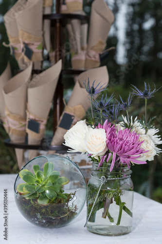 Billede på lærred Decoration with plant natural and flowers centerpiece in the party room for an event