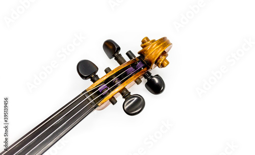 Konstfotografi Cordal de violín en diagonal con fondo blanco