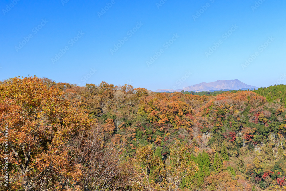 秋の蘇陽峡から見た阿蘇中岳　熊本県上益城　Mt.Aso-nakadake seen from Autumn Soyo-kyou Kumamoto-ken Kamimashiki-gun
