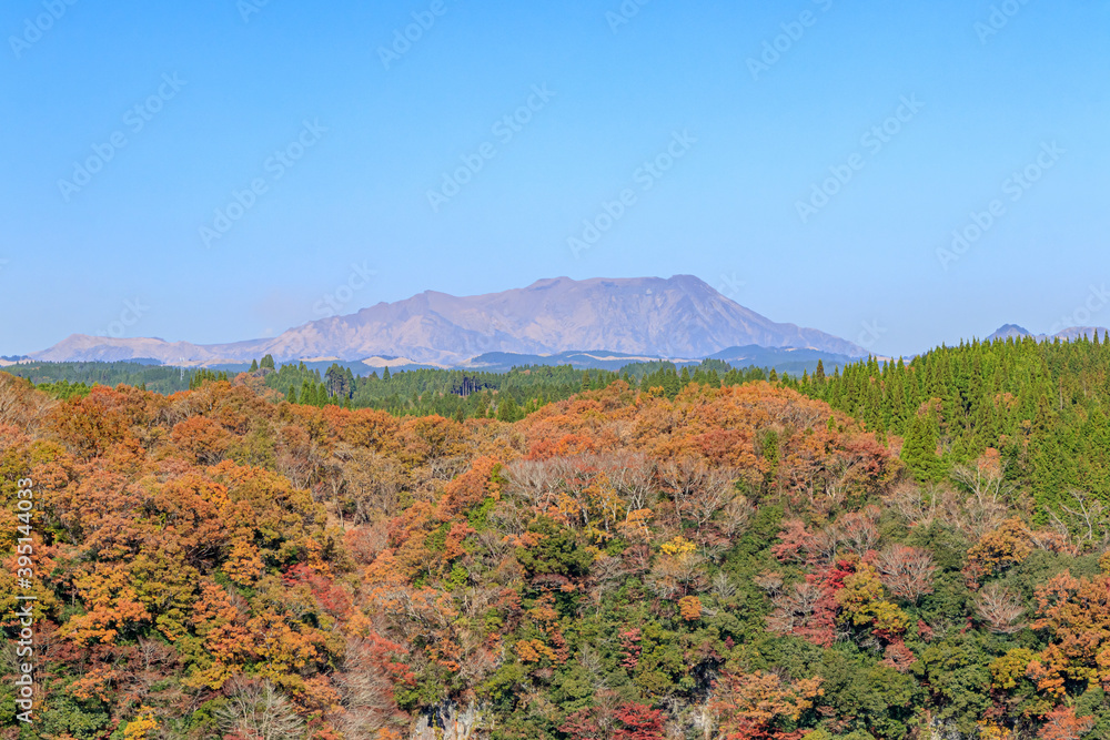 秋の蘇陽峡から見た阿蘇中岳　熊本県上益城　Mt.Aso-nakadake seen from Autumn Soyo-kyou Kumamoto-ken Kamimashiki-gun