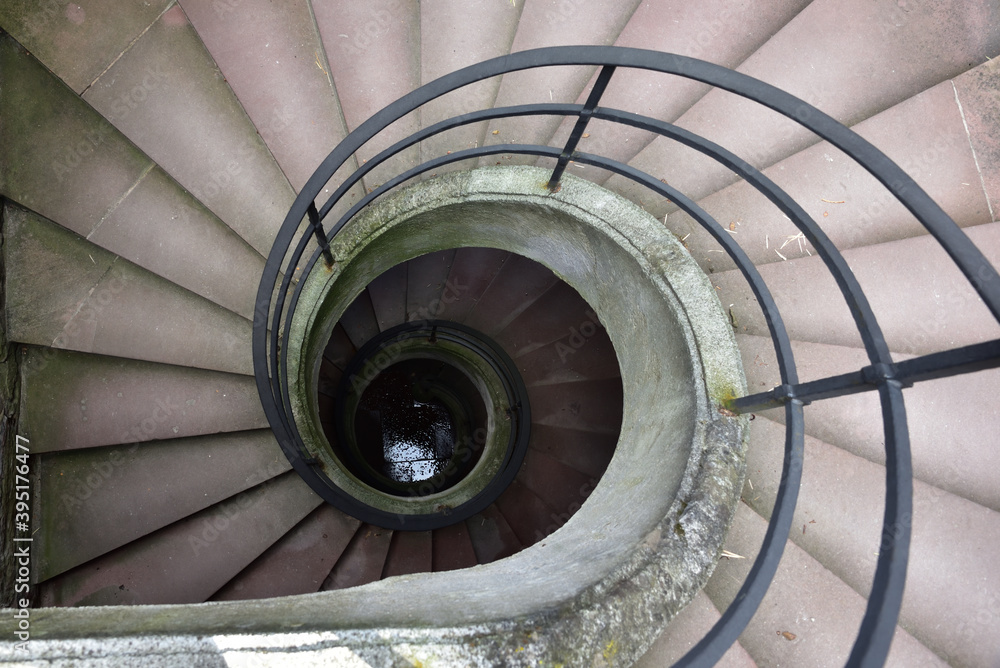 Obraz premium spiral staircase in the building